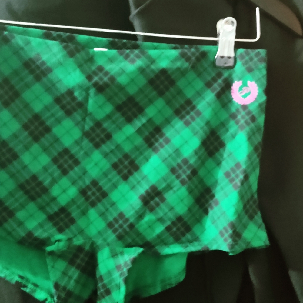 Victoria's secret ** Never Worn NWT Boy short panties. Green and black tartan.